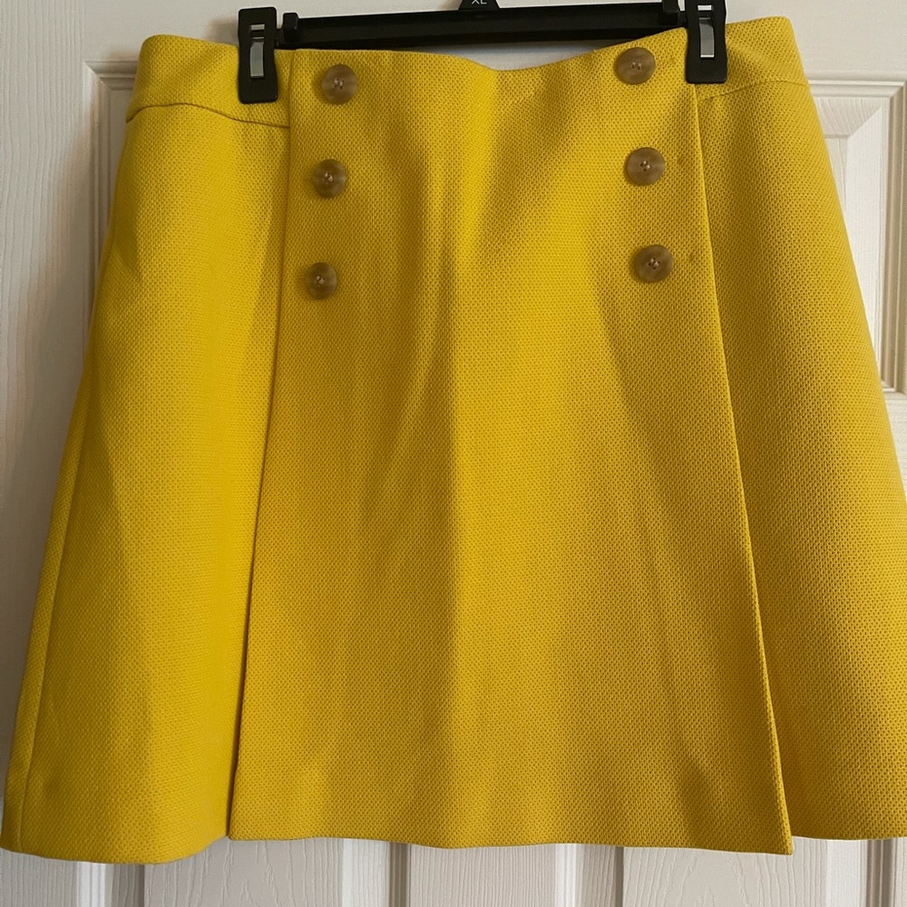 1901 Double Buttoned Woven Yellow Skirt. Size 14
